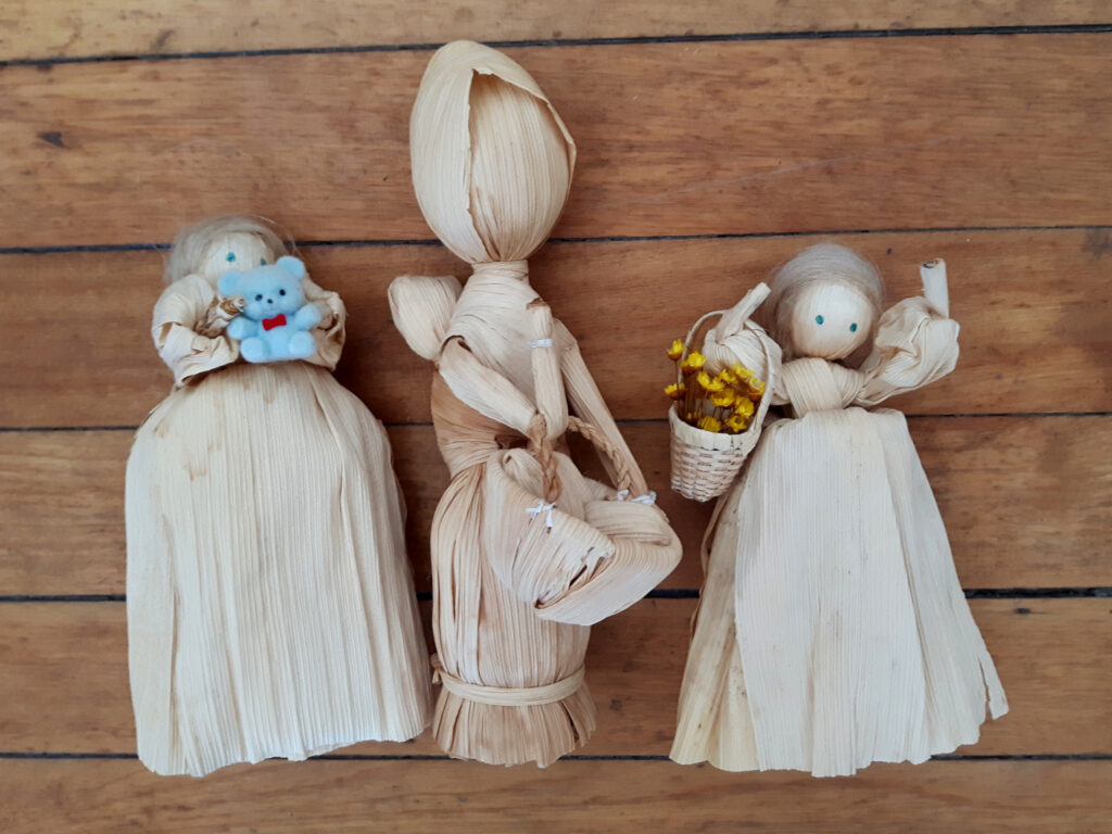 Corn husk dolls